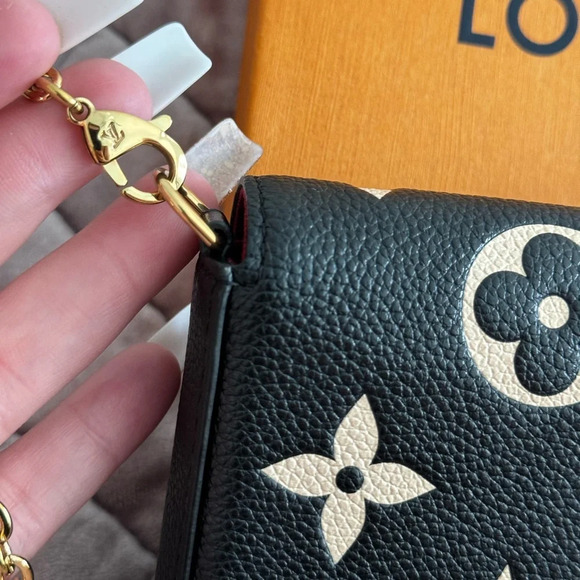 Louis Vuitton Pochette Felicie Black Beige
Shoulderbag 3PCS Set W/Box - Picture 11 of 16